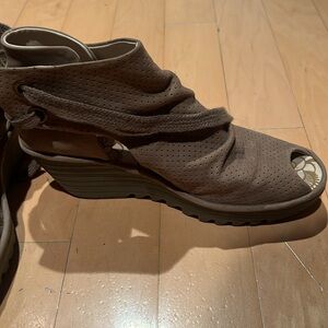 Fly London Cupido Jones size 40 wedge peep toe booties